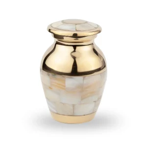 Messing urn – Goudkleur met parelmoeren ring