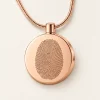 Segnetta vingerafdruk ashanger rond roségoudkleurig, productfoto op crème achtergrond